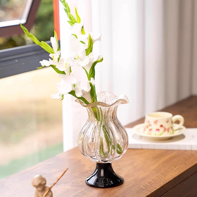 Luksuslik kullakirju vintage-stiilis kõrge klaasist vaas